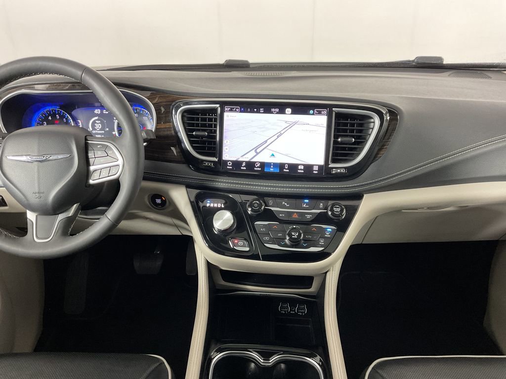 Used 2023 Chrysler Pacifica Limited image 16
