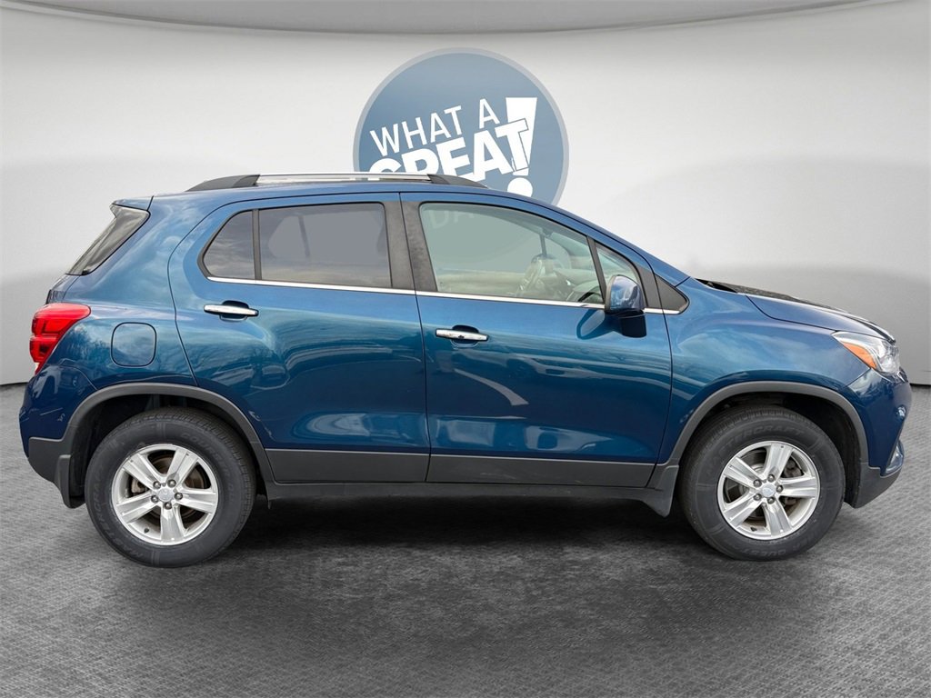 Used 2019 Chevrolet Trax LT w/ LT Convenience Package image 2