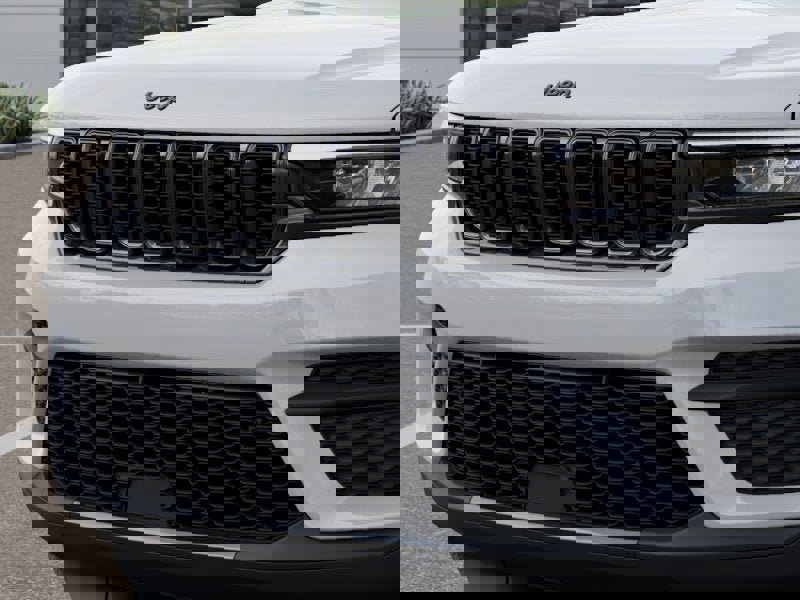 New 2025 Jeep Grand Cherokee Altitude image 26