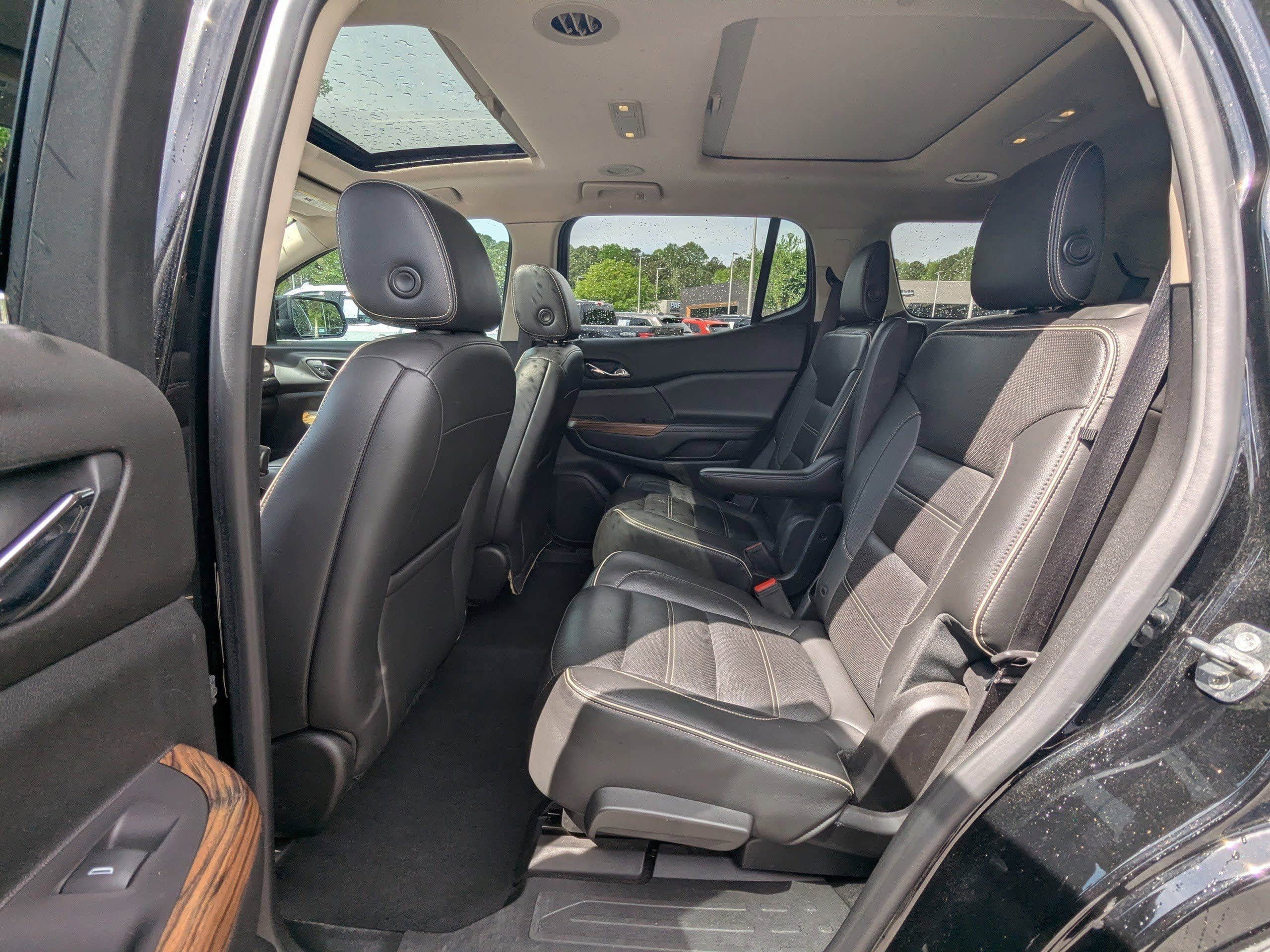 Used 2019 GMC Acadia Denali w/ Technology Package FWD image 12