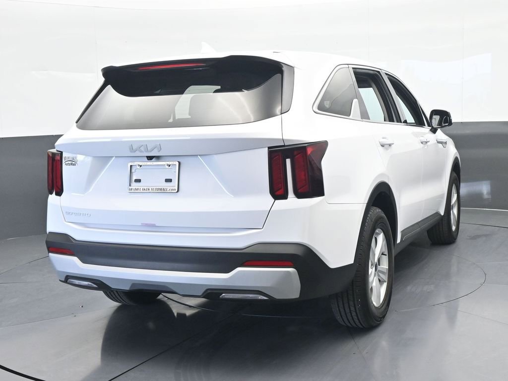 Used 2025 Kia Sorento LX image 5