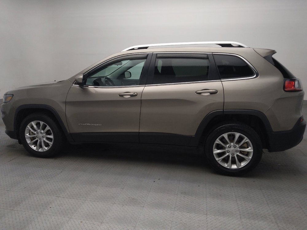 Used 2019 Jeep Cherokee Latitude w/ Cold Weather Group FWD image 3