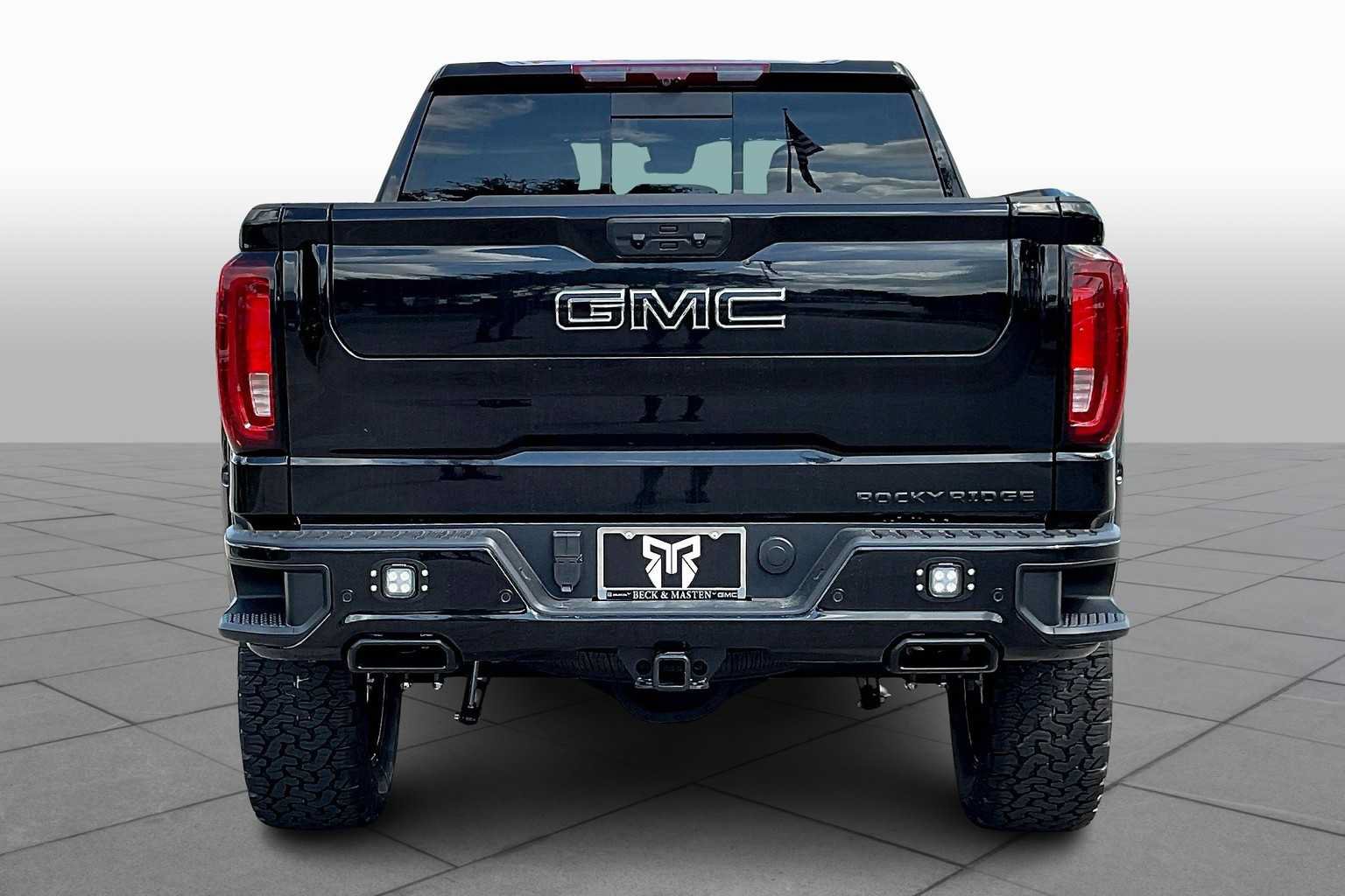 New 2025 GMC Sierra 1500 AT4 w/ AT4 Premium Package AWD/4WD image 4