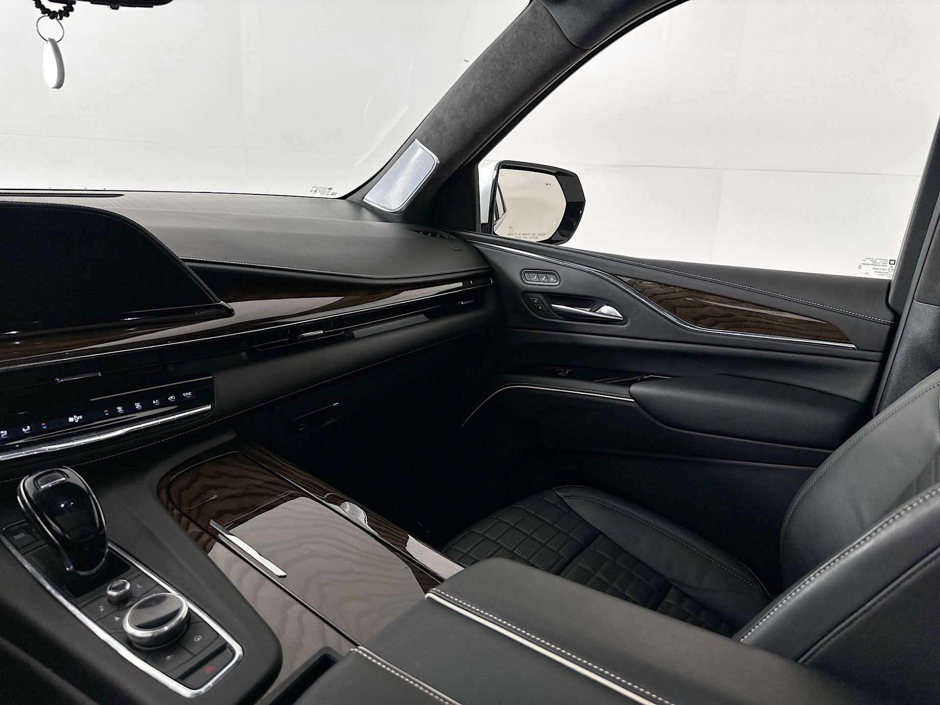 Used 2023 Cadillac Escalade ESV Sport Platinum w/ Heavy-Duty Trailer Package AWD/4WD image 25