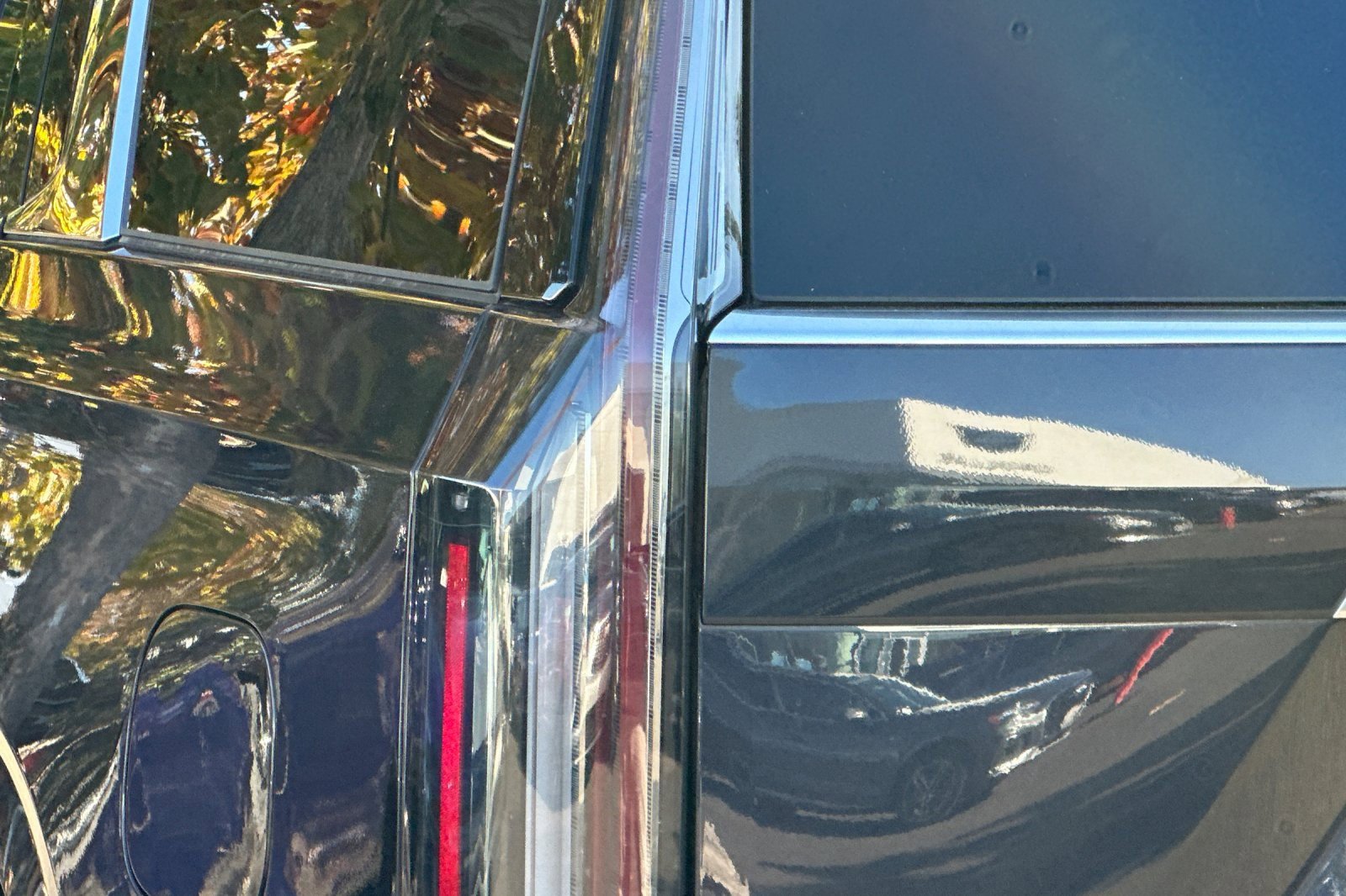 Used 2025 Cadillac Escalade Premium Luxury image 45