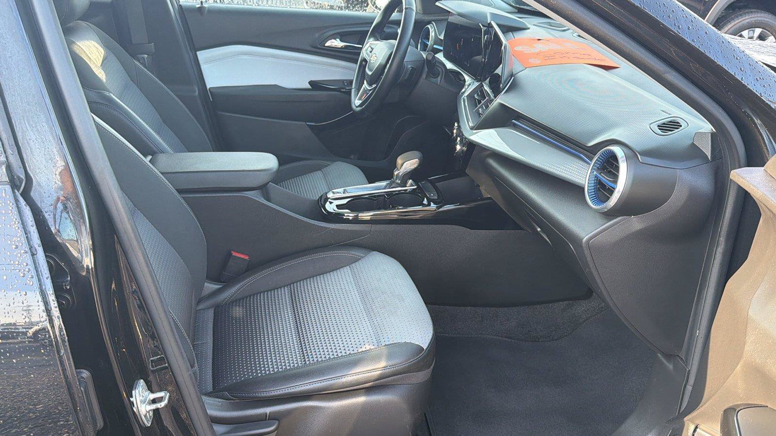 Used 2024 Chevrolet Trax LT w/ Driver Confidence Package FWD image 18