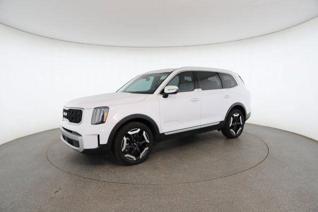 Used 2023 Kia Telluride EX w/ EX Captain's Chair Package image 3