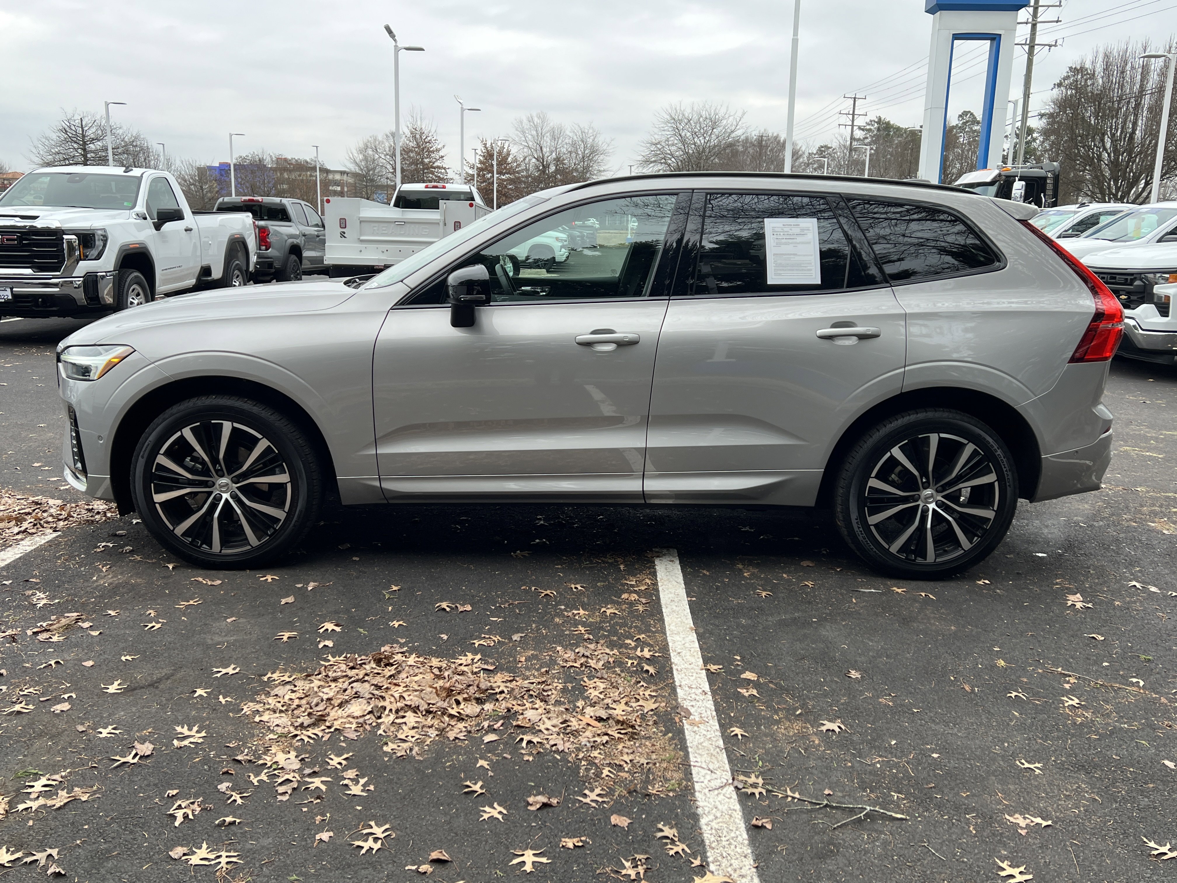 Used 2025 Volvo XC60 B5 Plus image 7