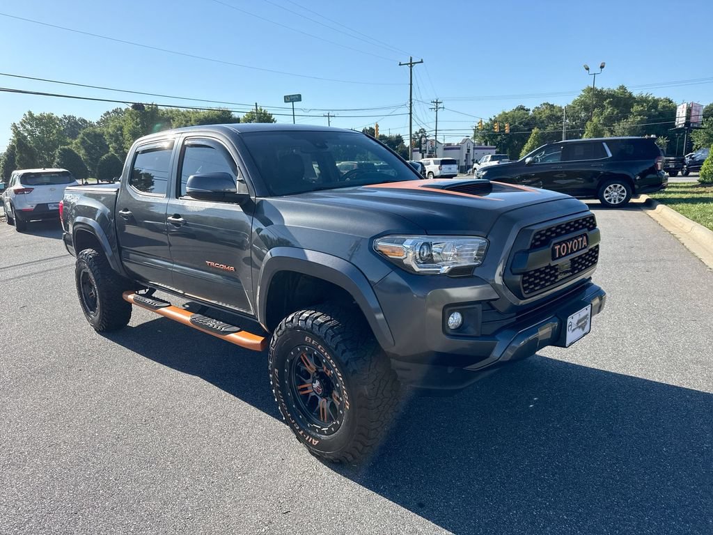 Used 2019 Toyota Tacoma TRD Sport AWD/4WD image 2