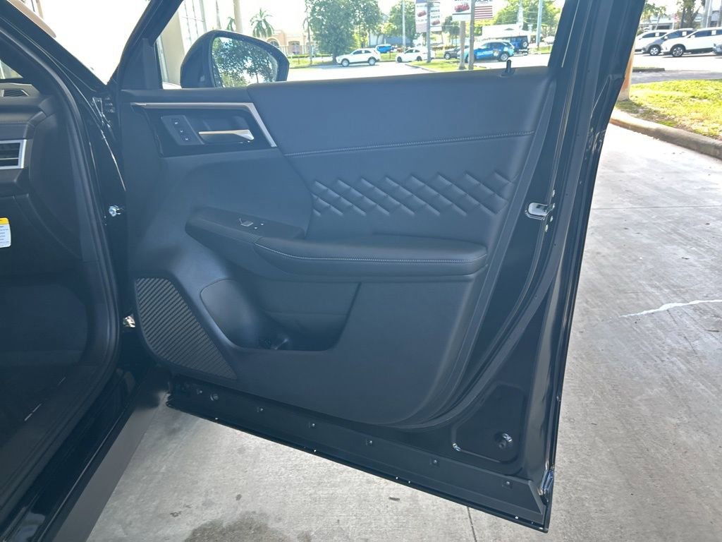 New 2025 Mitsubishi Outlander 4WD Plug-In Hybrid image 24