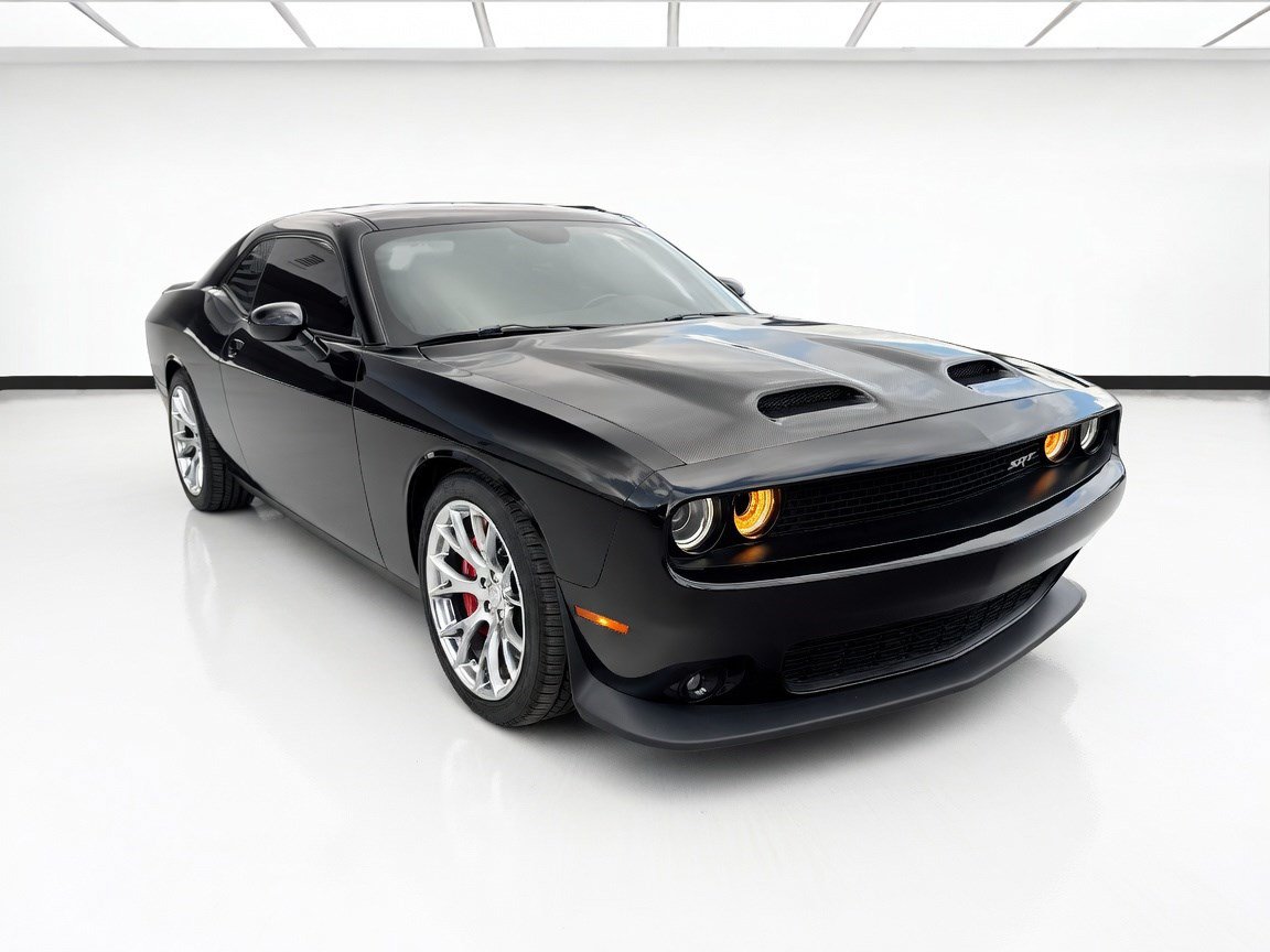 Used 2015 Dodge Challenger SRT RWD image 3