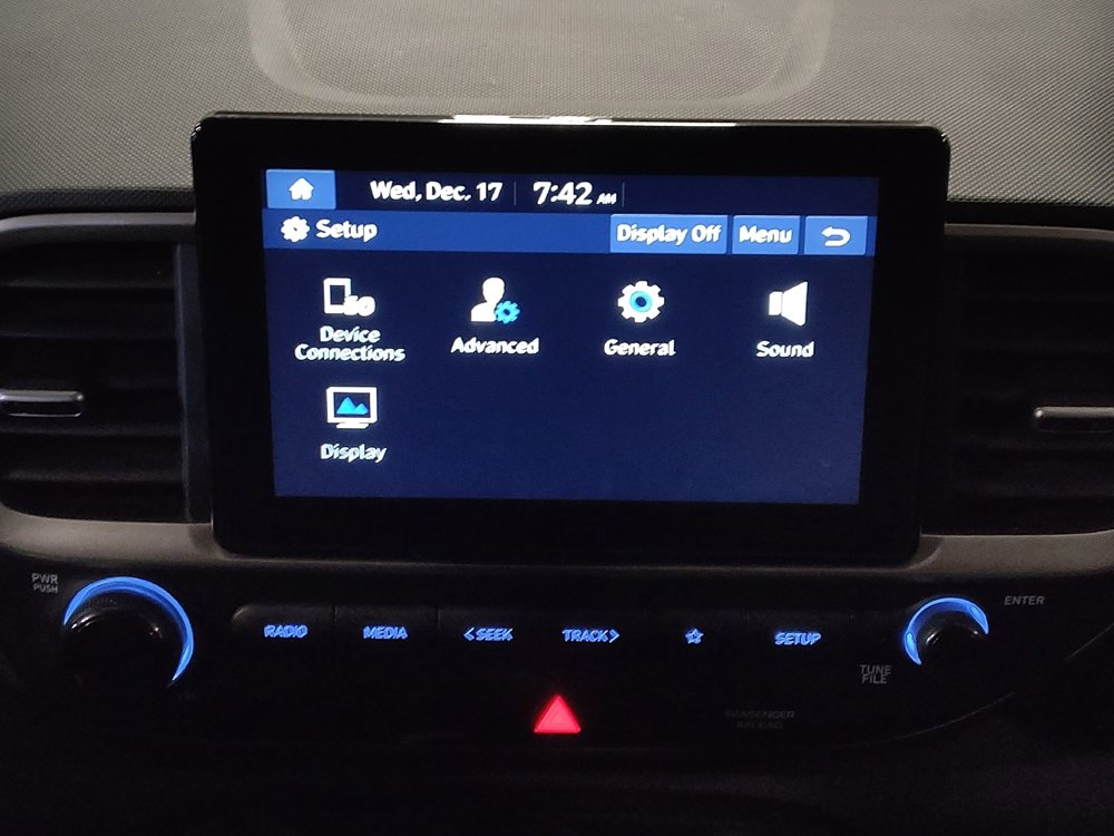 Used 2020 Hyundai Venue SEL image 25