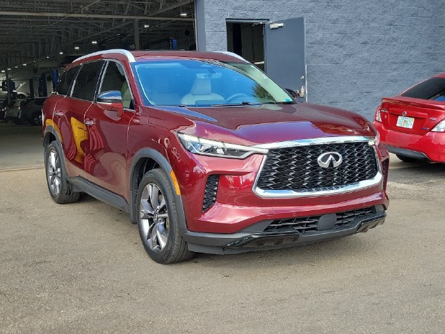 Used 2023 INFINITI QX60 Luxe w/ Cargo Package FWD image 3