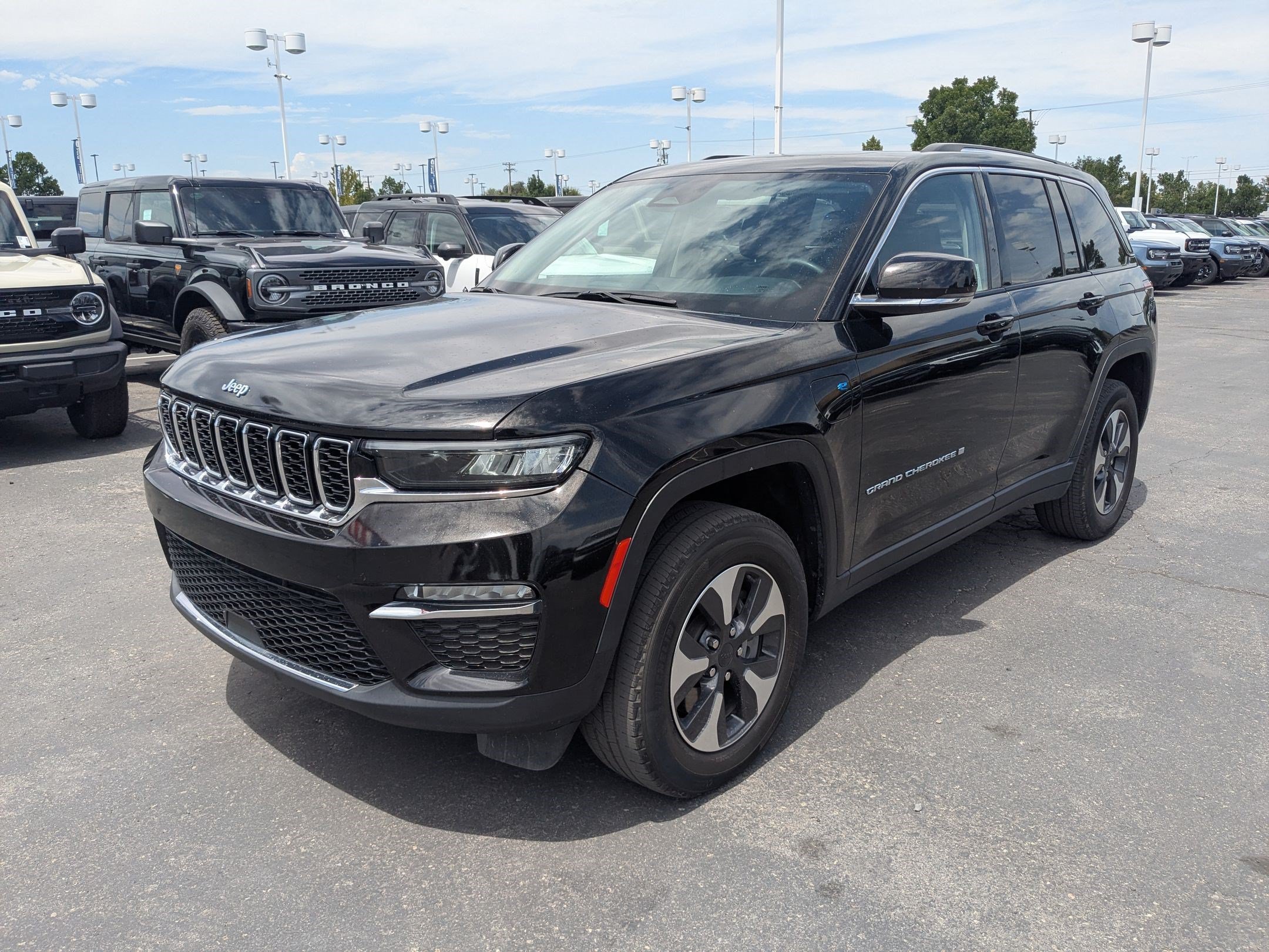 Used 2023 Jeep Grand Cherokee 4WD 4xe image 8