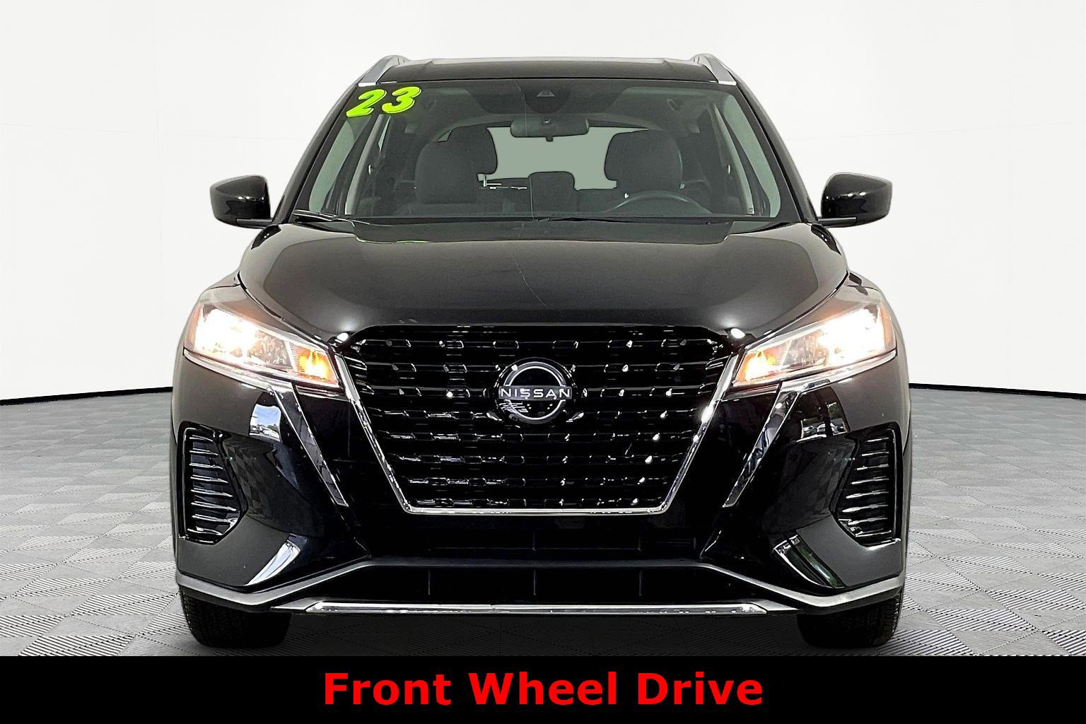 Used 2023 Nissan Kicks SV FWD image 2