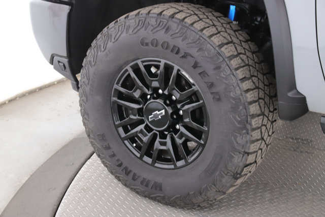 Used 2025 Chevrolet Silverado 2500 ZR2 w/ Technology Package AWD/4WD image 15