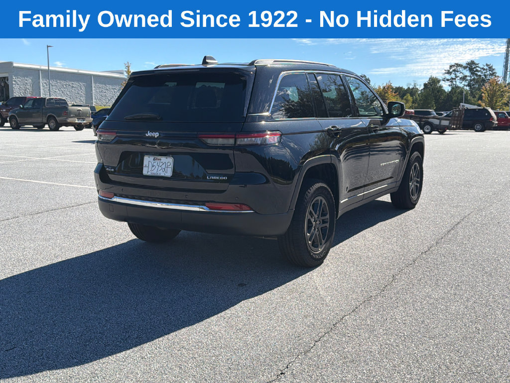 Used 2025 Jeep Grand Cherokee Laredo AWD/4WD image 7