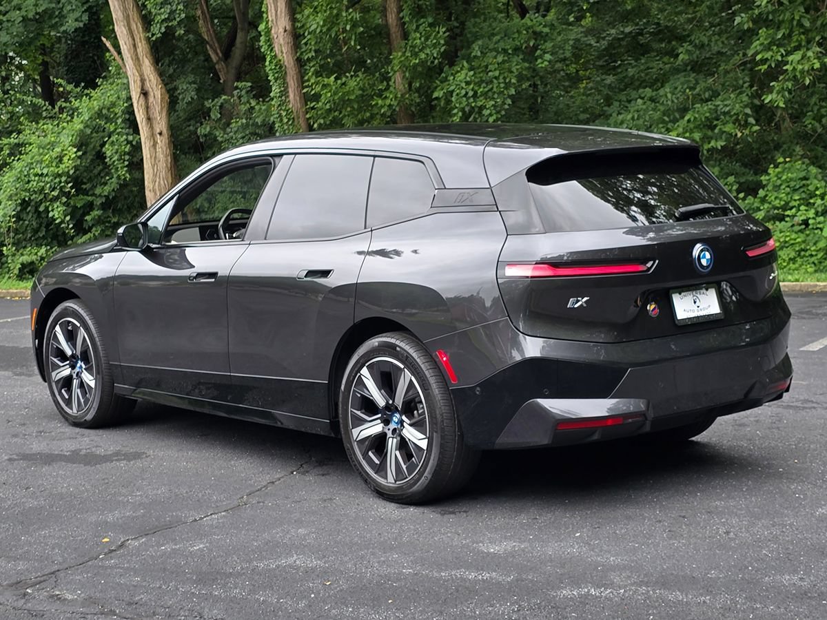 Used 2024 BMW iX xDrive50 w/ Sport Package AWD/4WD image 3