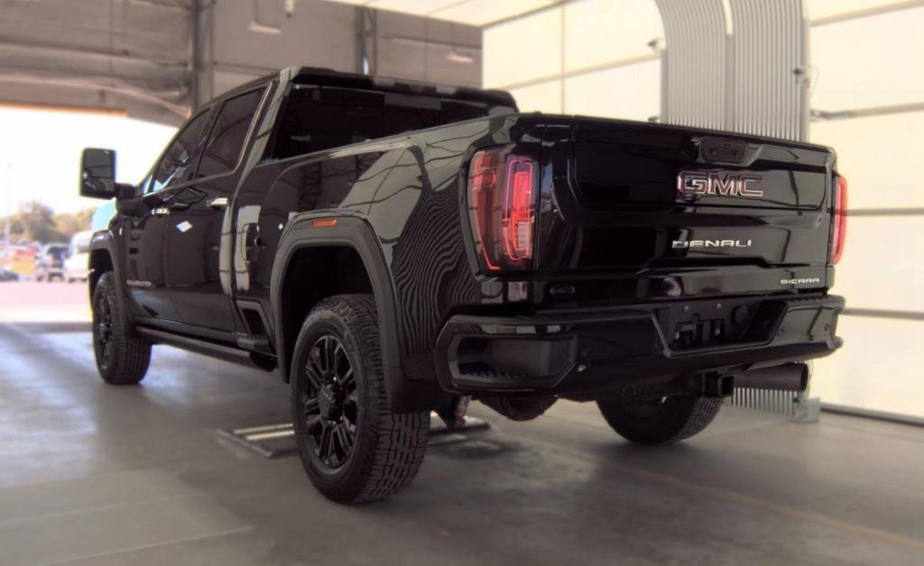 Used 2021 GMC Sierra 2500 Denali w/ Denali Black Diamond Edition AWD/4WD image 5