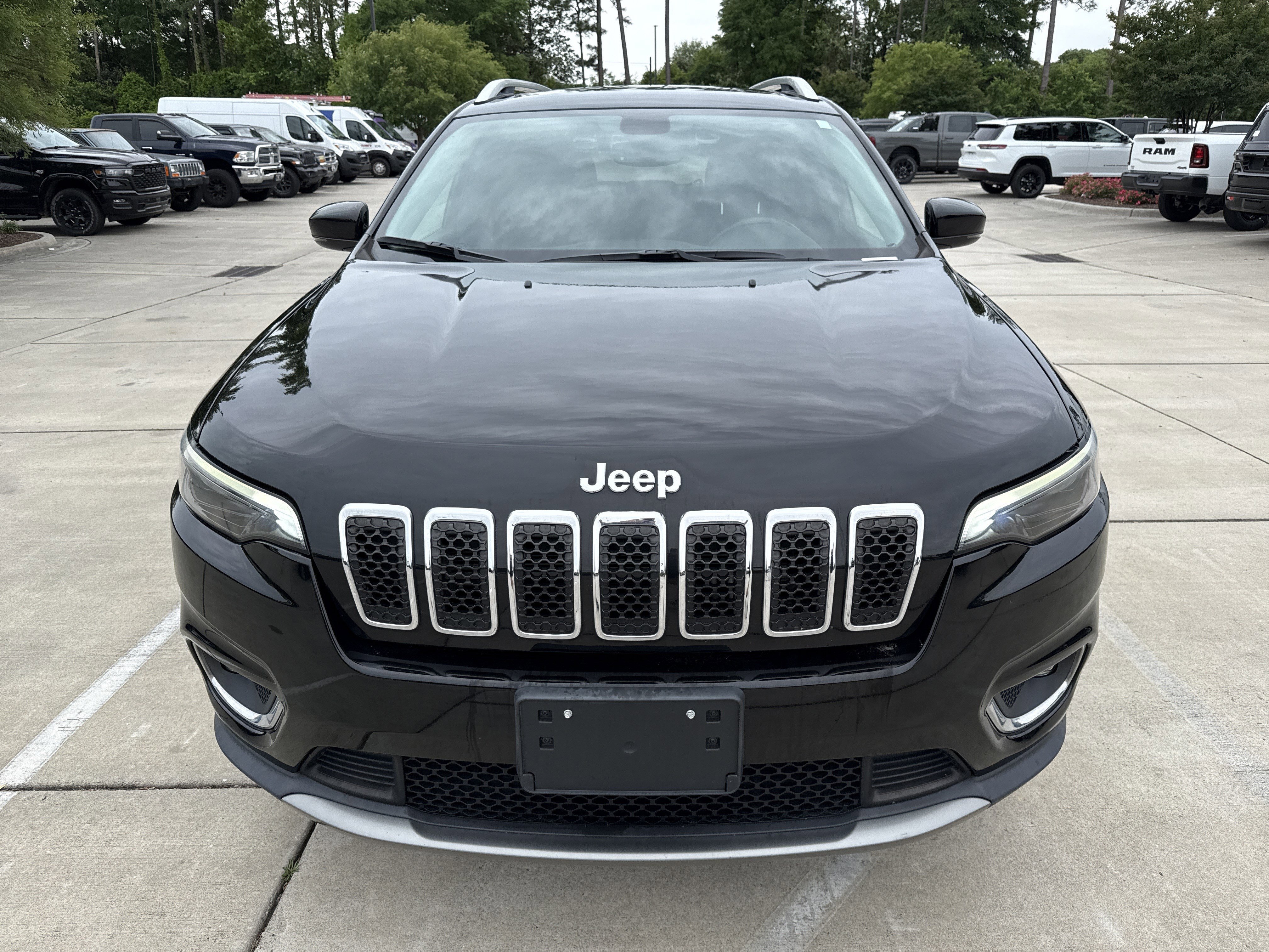 Used 2019 Jeep Cherokee Limited AWD/4WD image 3