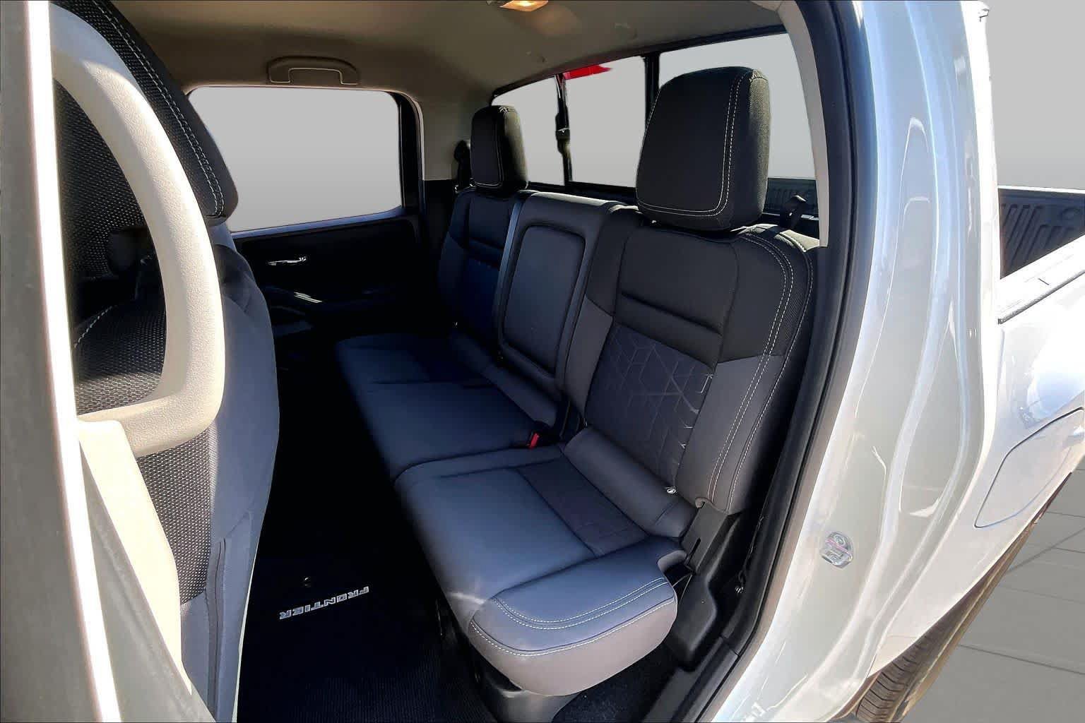 Used 2025 Nissan Frontier SV w/ SV Convenience Package RWD image 21