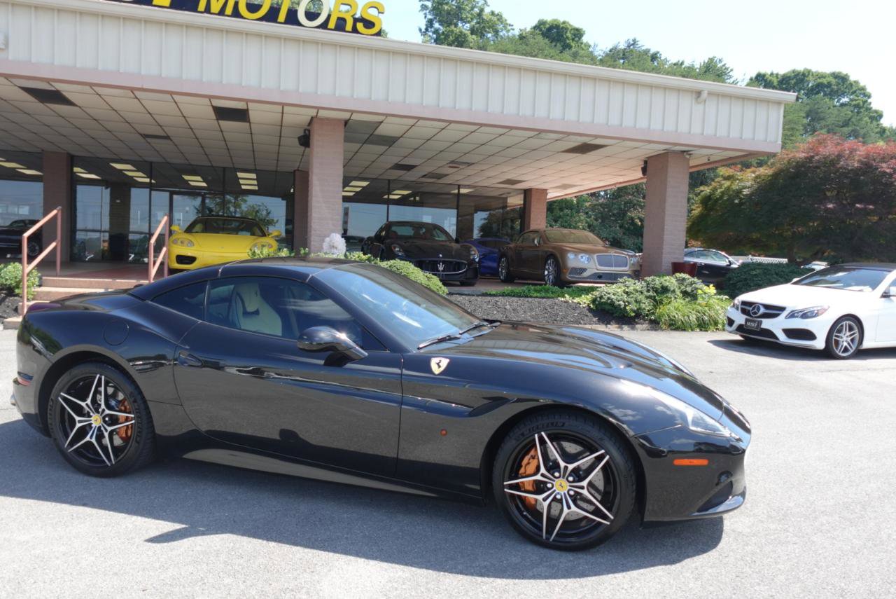 Used 2015 Ferrari California T RWD image 3