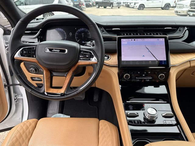 Used 2024 Jeep Grand Cherokee L Summit AWD/4WD image 8