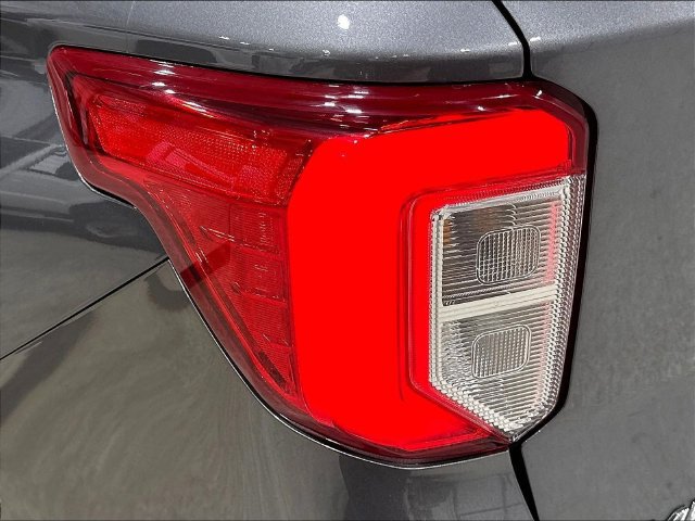 Used 2021 Ford Explorer Limited w/ Equipment Group 301A AWD/4WD image 27
