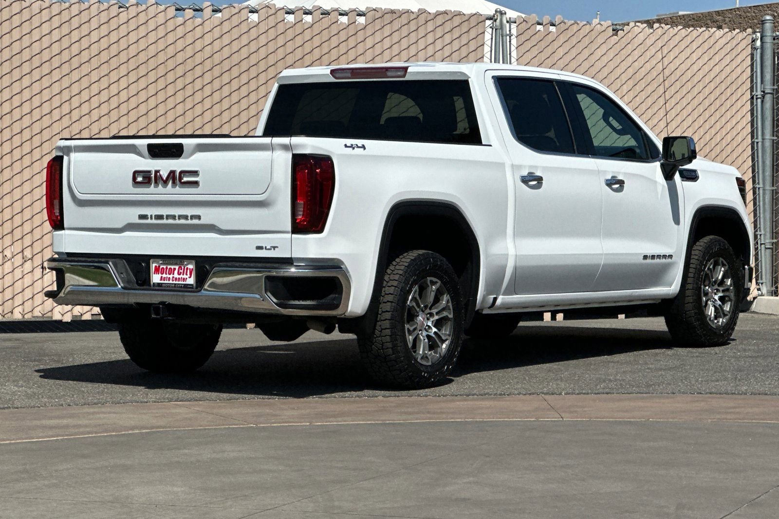 Used 2025 GMC Sierra 1500 SLT AWD/4WD image 4