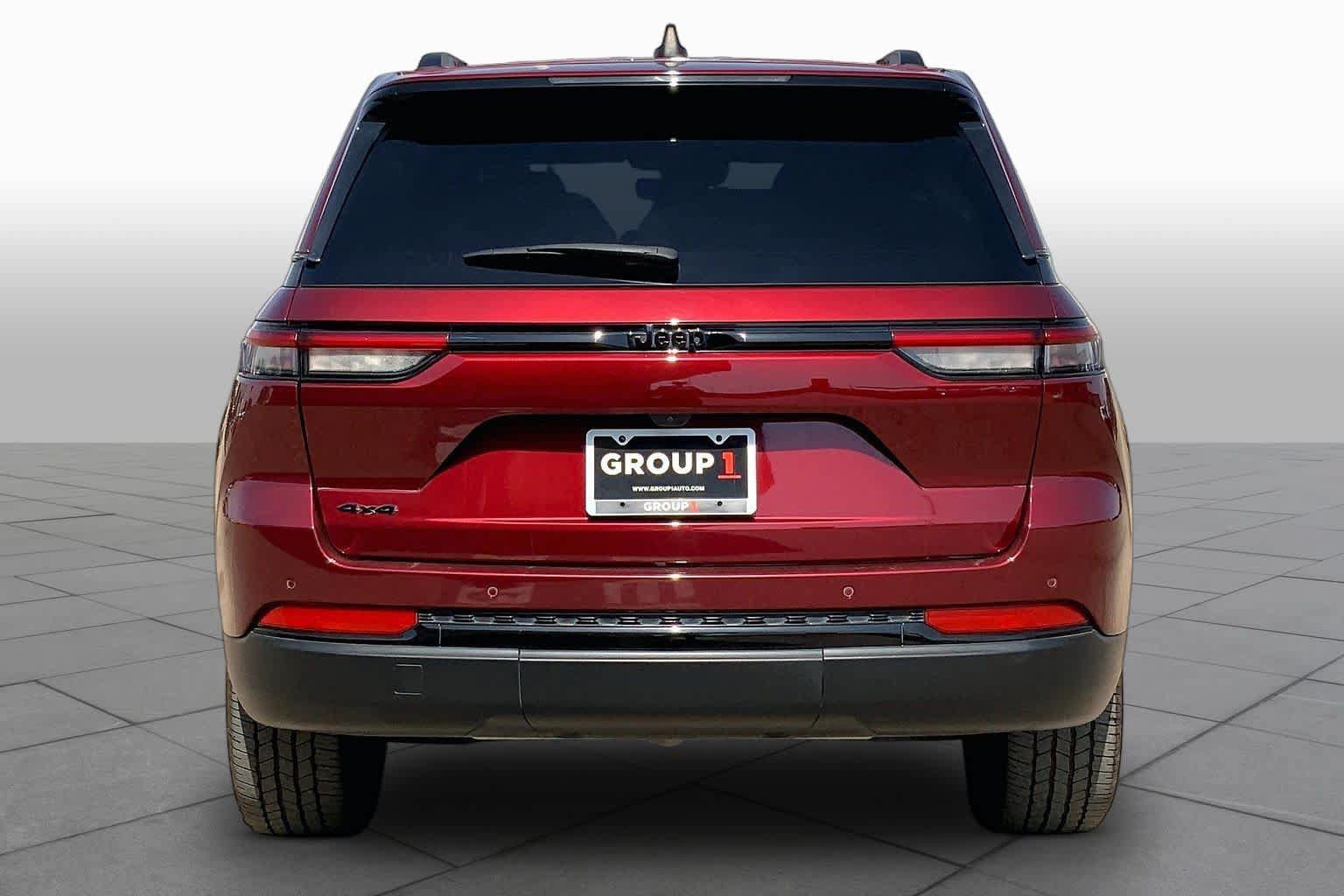 Used 2023 Jeep Grand Cherokee Altitude AWD/4WD image 4