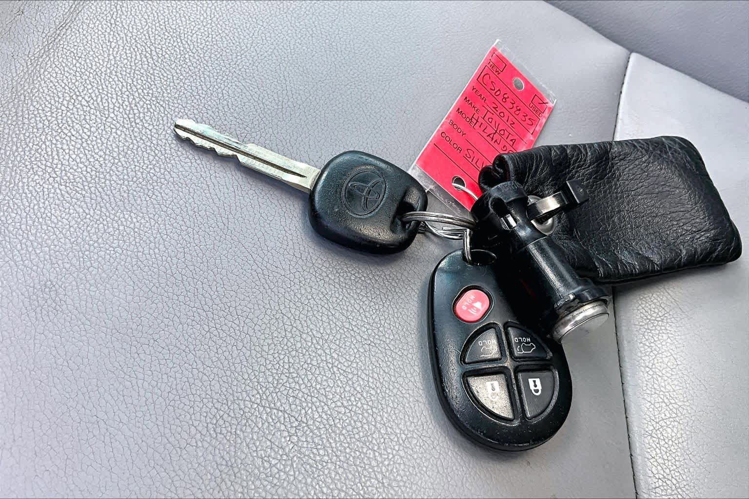 Used 2012 Toyota Highlander SE w/ Tow Pkg FWD image 13