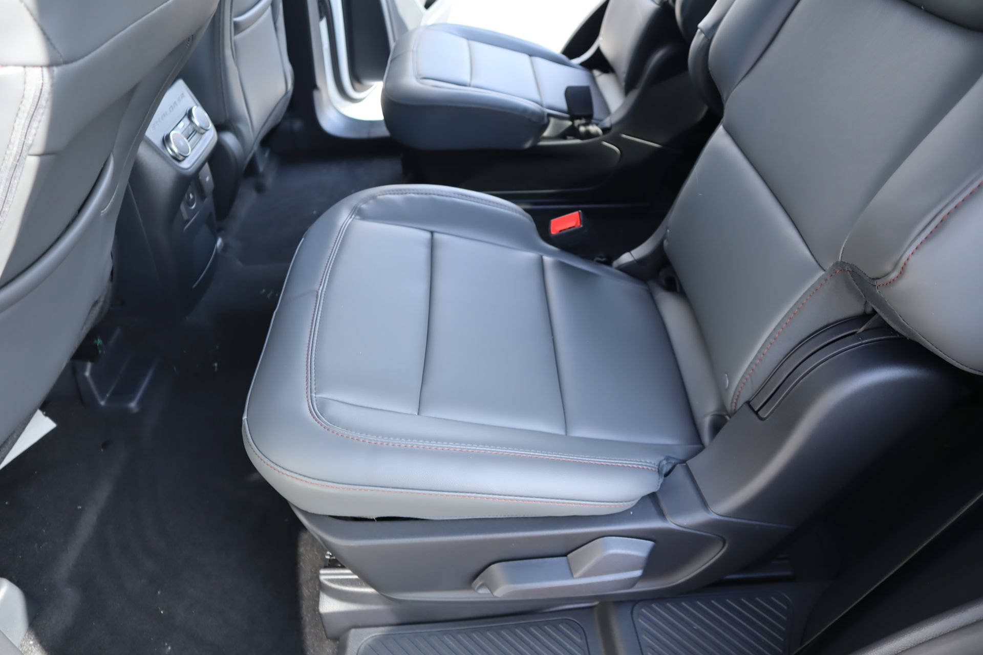 New 2026 Ford Explorer Active w/ Active Comfort Package AWD/4WD image 14
