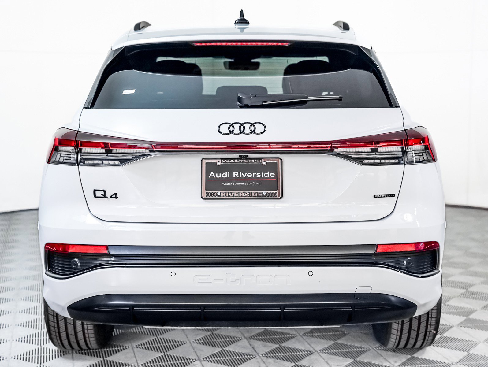 Used 2024 Audi Q4 e-tron Premium Plus image 10