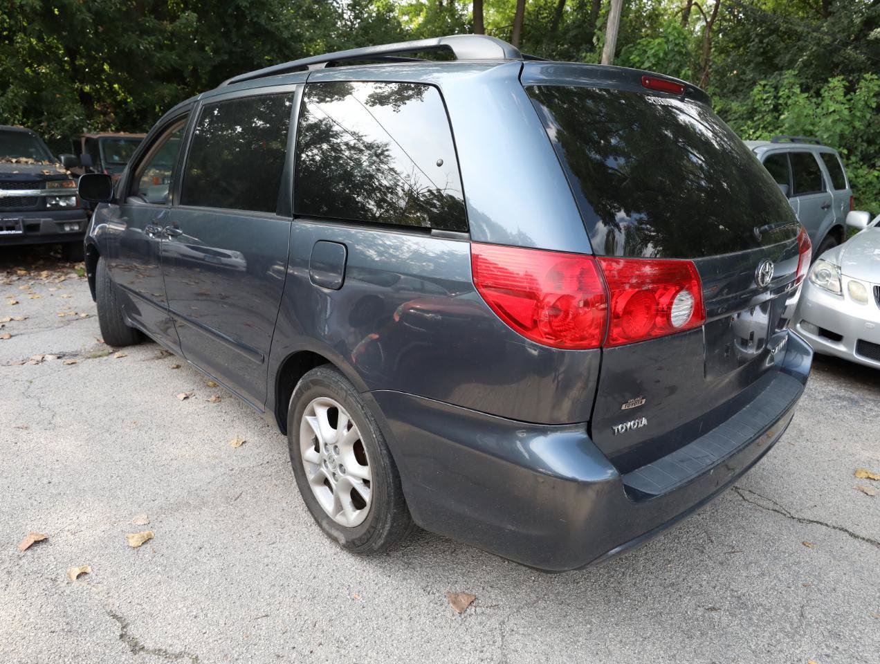 Used 2006 Toyota Sienna XLE w/ XLE Pkg 4 FWD image 9