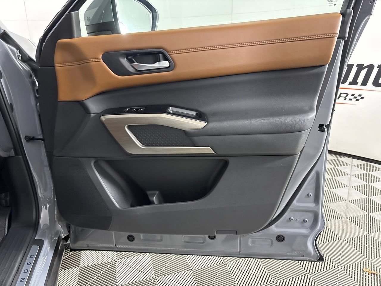 Used 2025 Nissan Pathfinder Platinum w/ Cargo Package FWD image 33