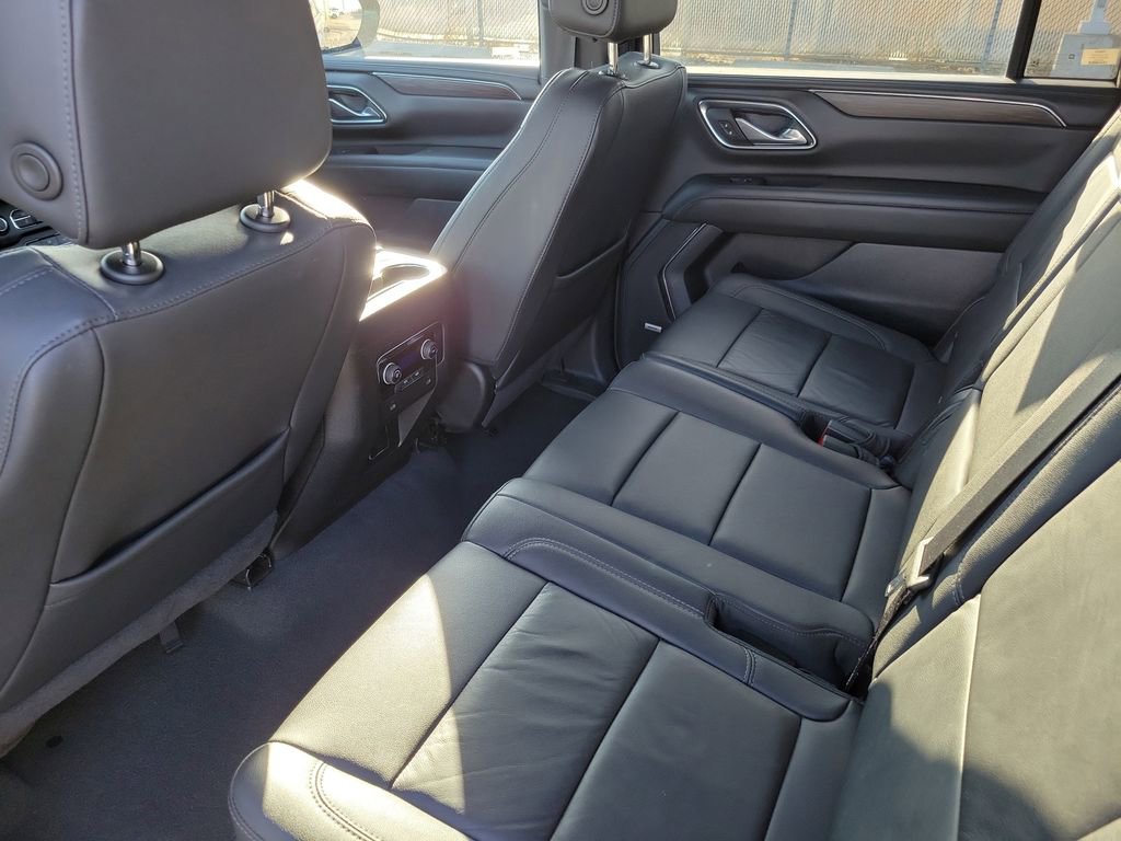 Used 2024 Chevrolet Suburban LT image 14