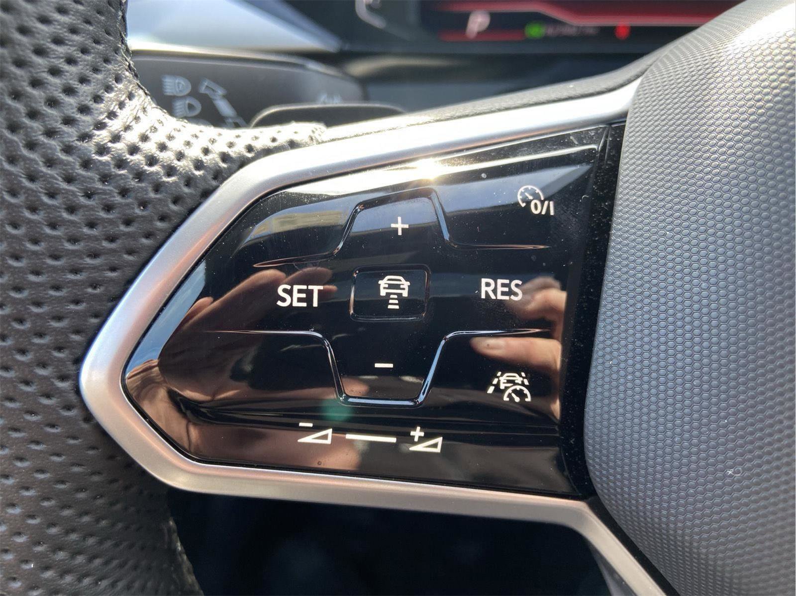 Used 2023 Volkswagen Arteon SEL image 25