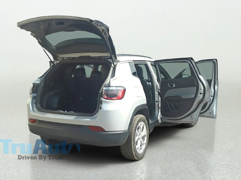 Used 2024 Jeep Compass Latitude AWD/4WD image 15