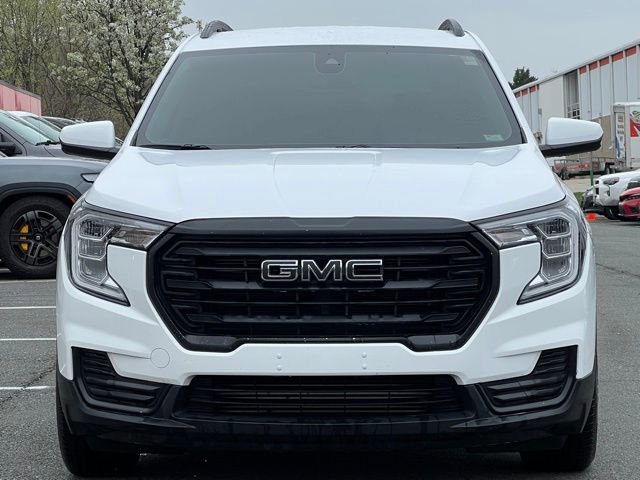 Used 2022 GMC Terrain SLE w/ Driver Convenience Package image 3