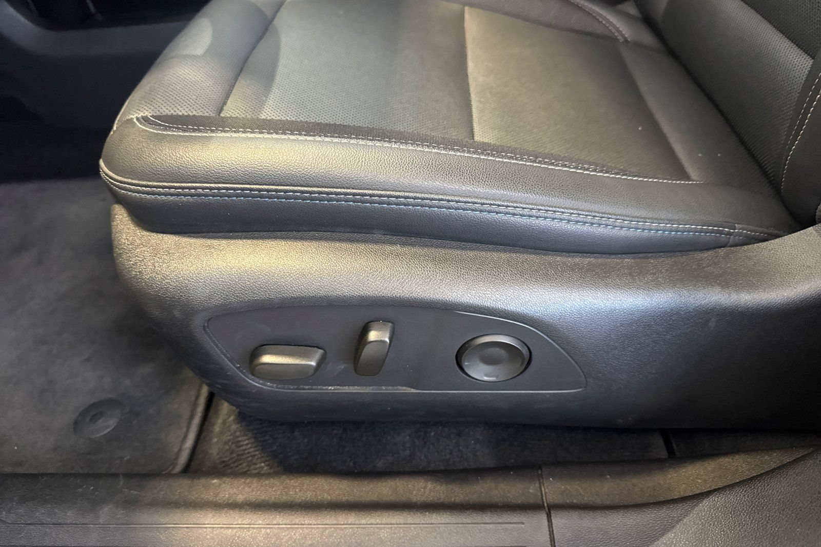 Used 2024 Chevrolet Equinox EV LT FWD image 14