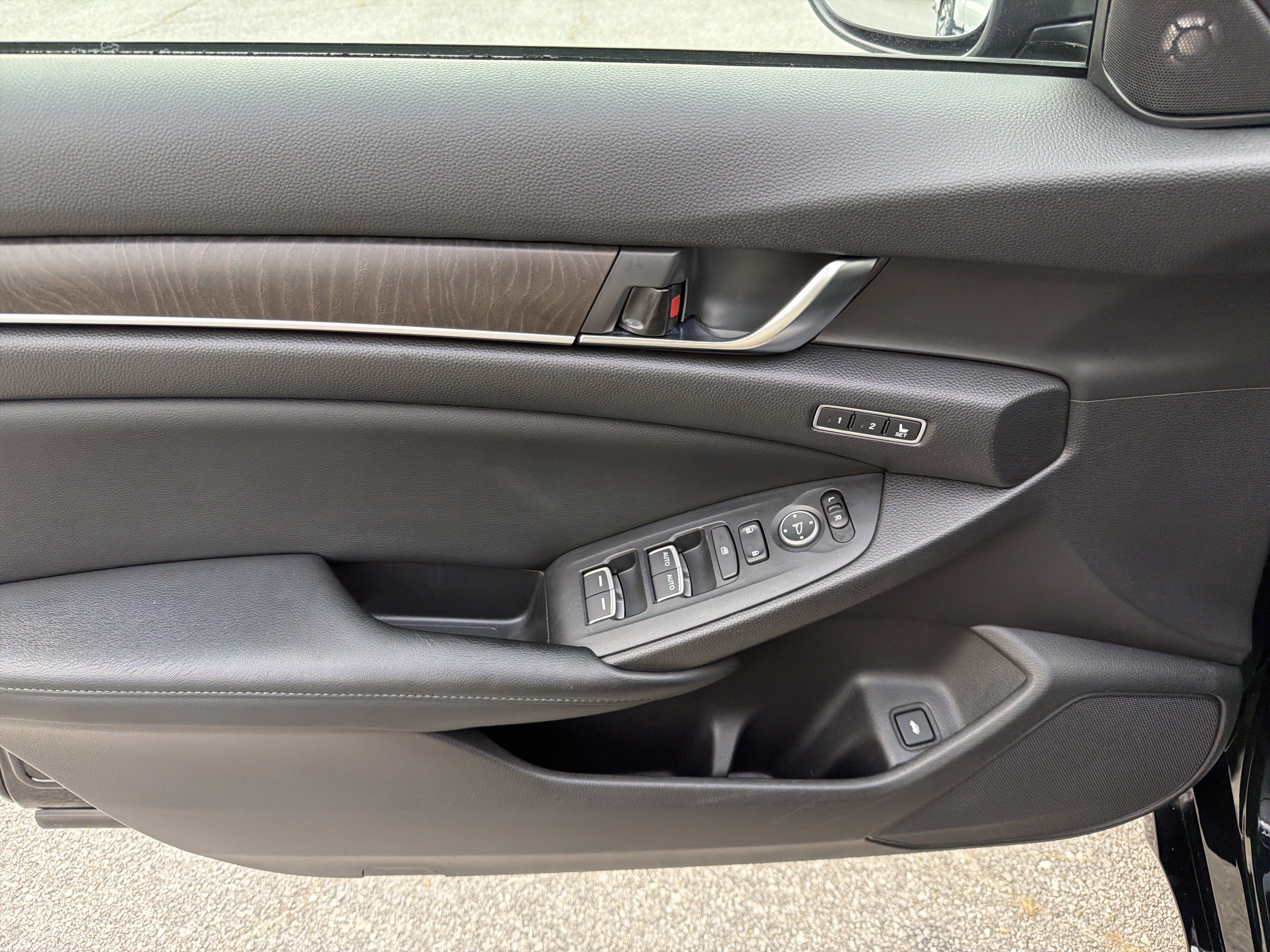 Used 2018 Honda Accord EX-L image 11