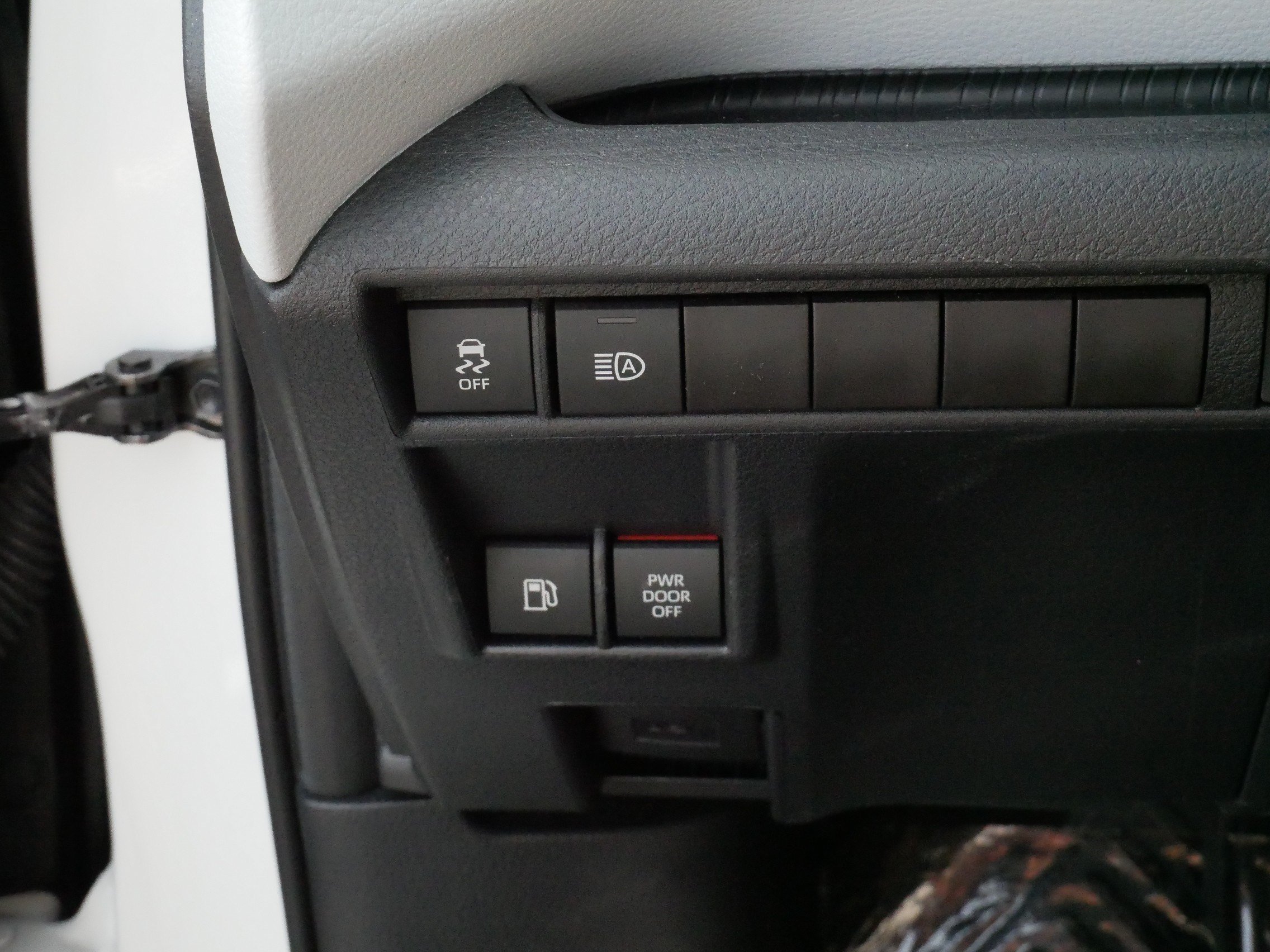 Certified 2026 Toyota Sienna LE FWD image 27