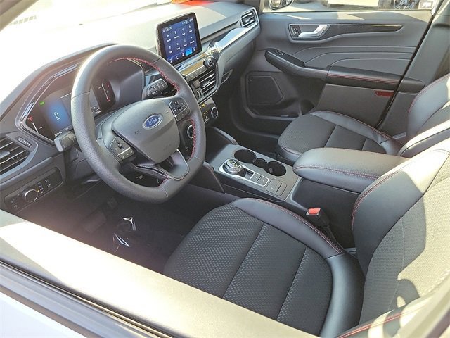 Used 2025 Ford Escape ST-Line w/ Equipment Group 301A image 3