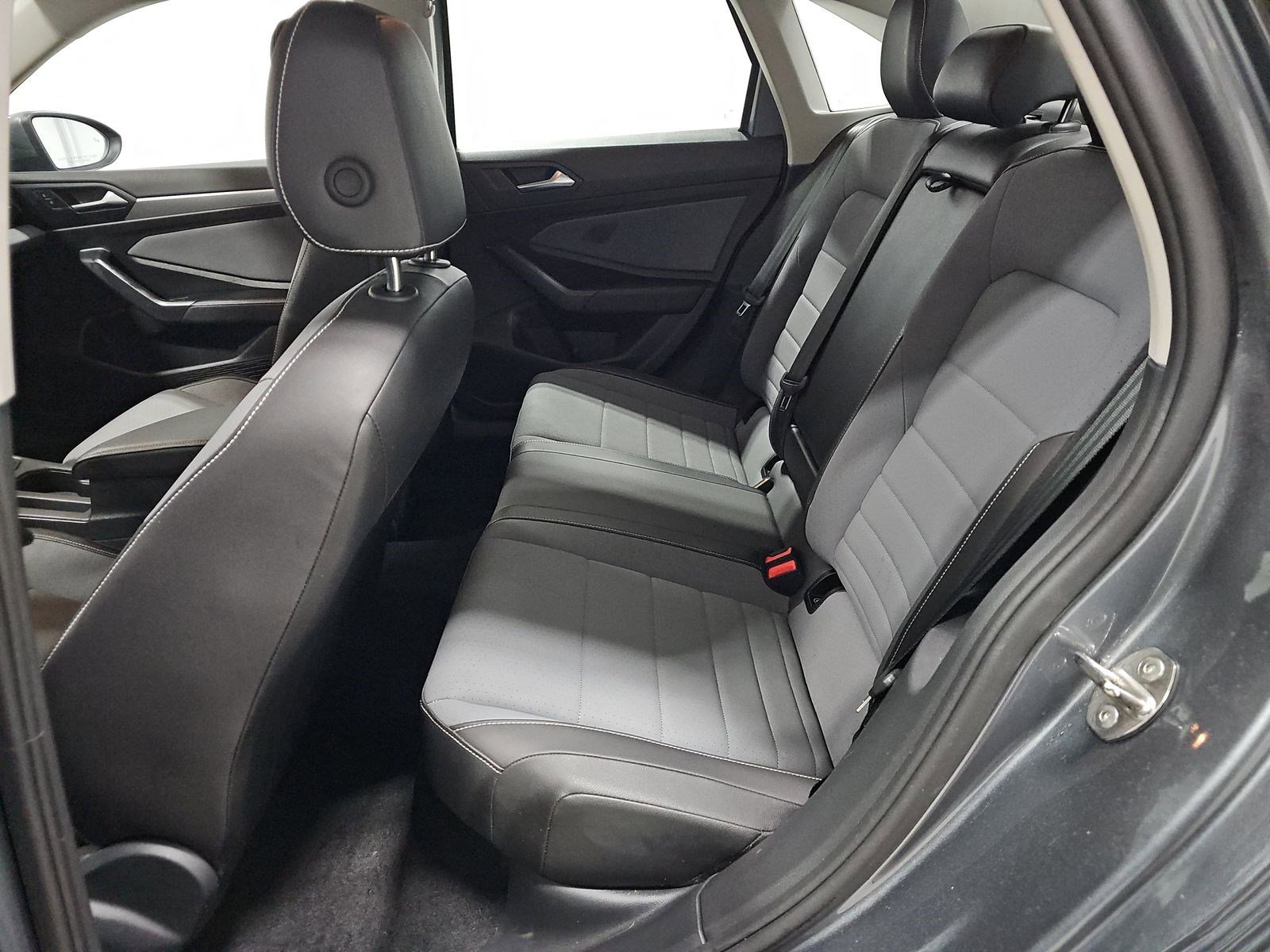 Used 2025 Volkswagen Jetta SE image 12