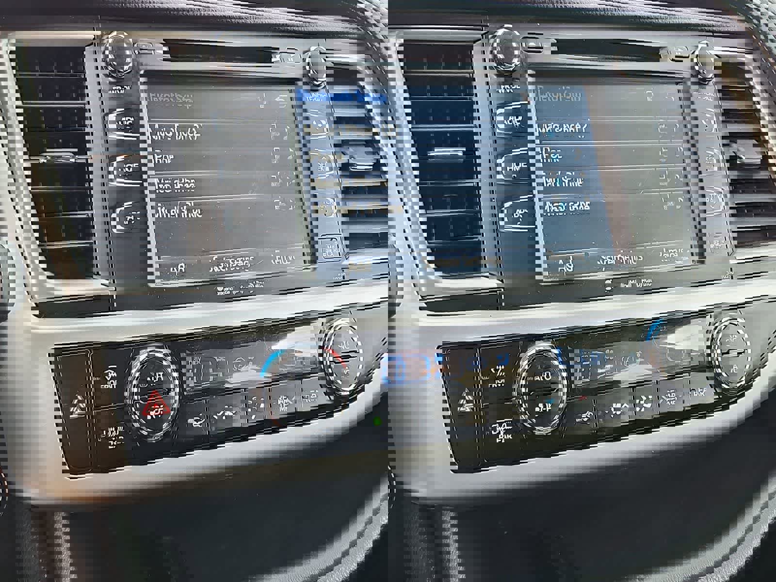 Used 2019 Toyota Highlander SE w/ Nightshade Edition image 29