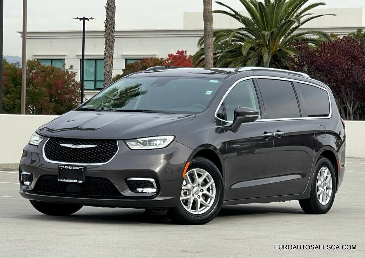 Used 2021 Chrysler Pacifica Touring-L image 47