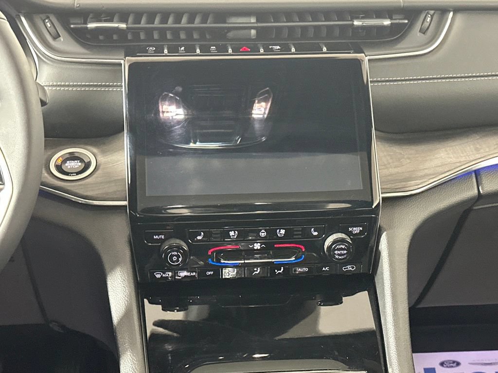 Used 2024 Jeep Grand Cherokee Overland AWD/4WD image 28