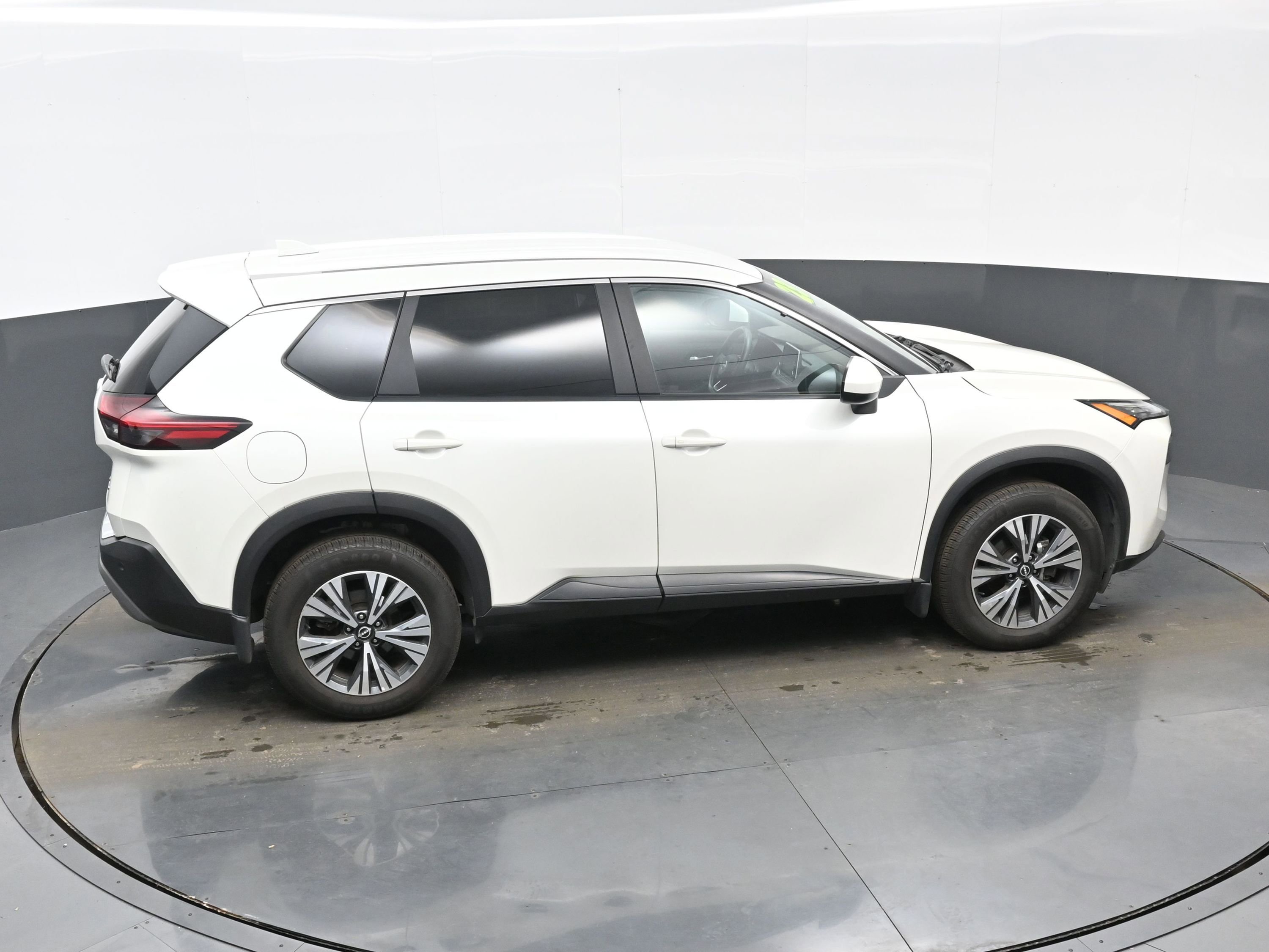 Used 2023 Nissan Rogue SV image 38