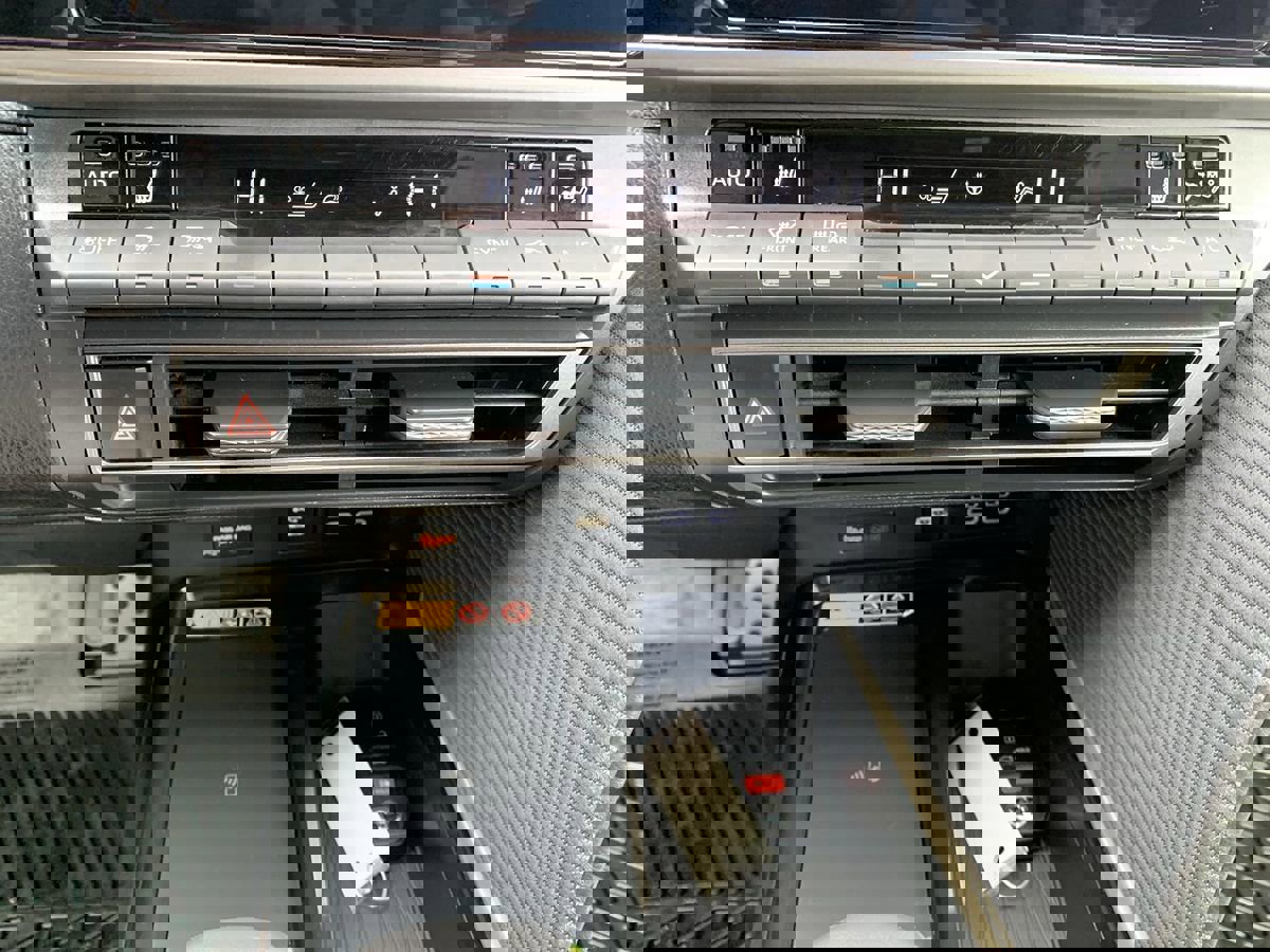 Used 2025 Toyota Camry SE image 24