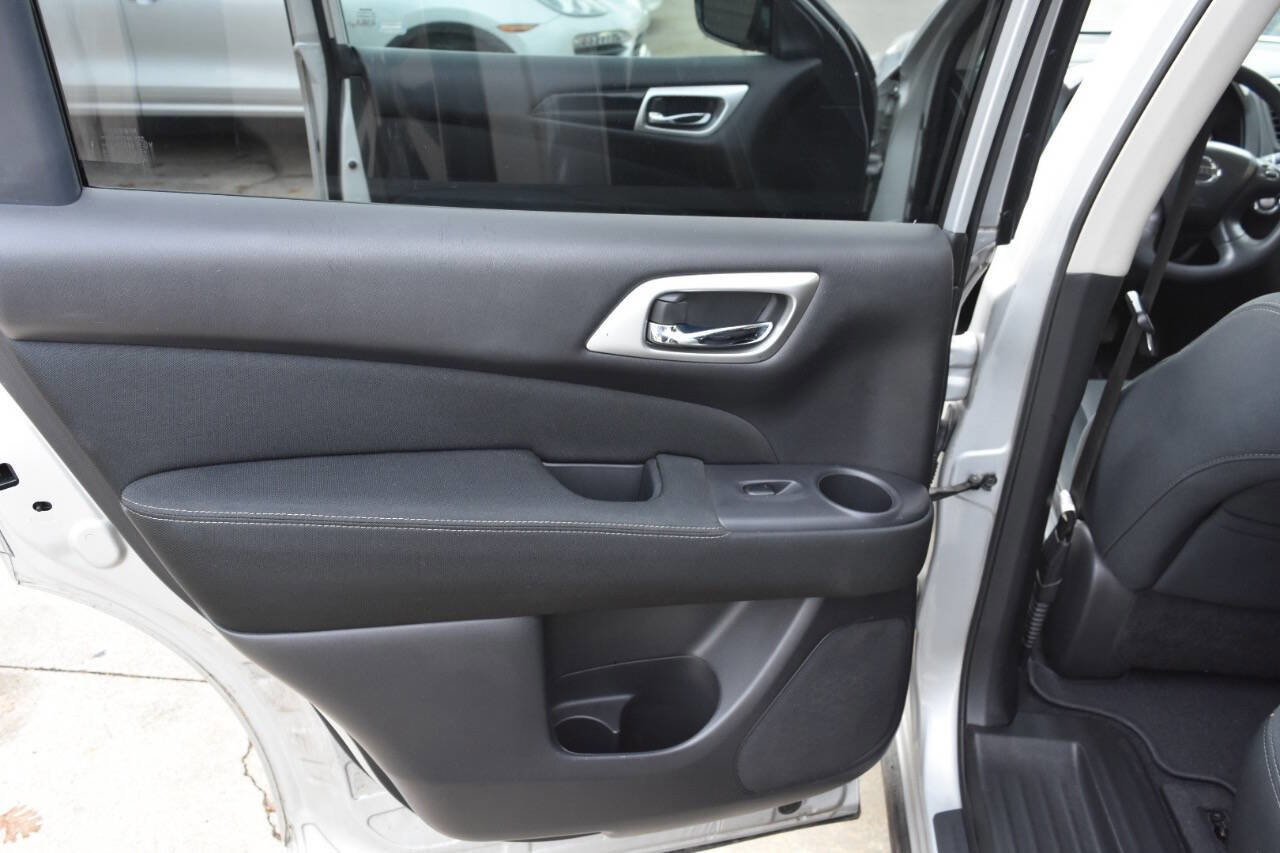 Used 2017 Nissan Pathfinder S image 28
